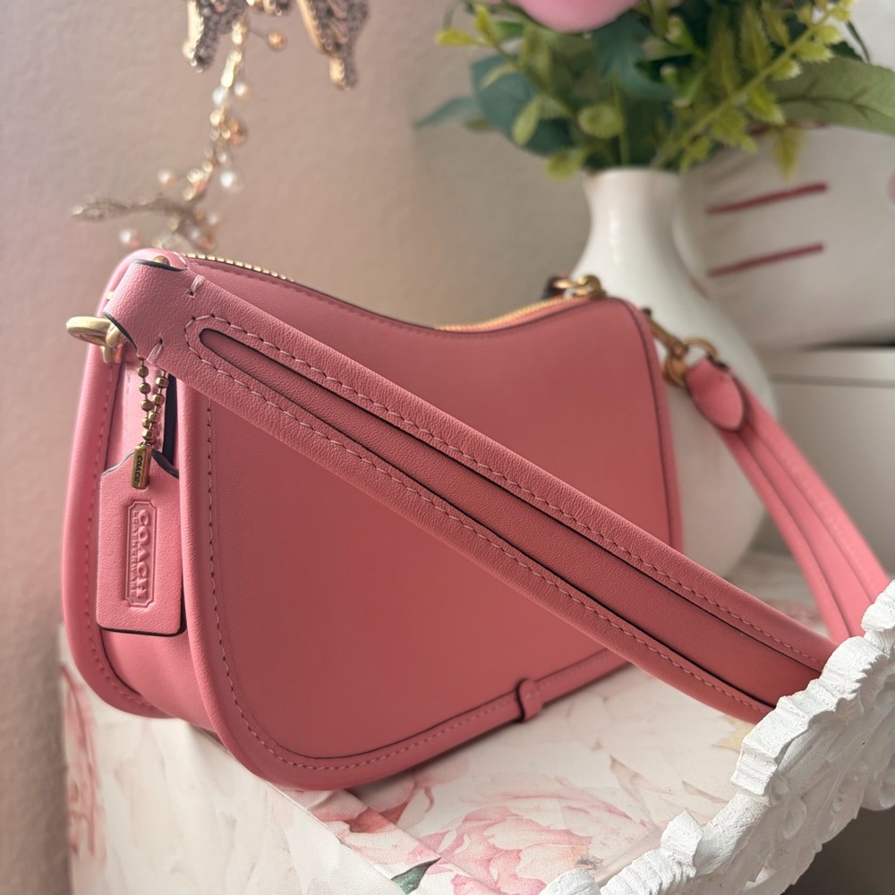 Coach Pink Swinger Shoulder Bag with Gold Hardware - Picture 2 of 6